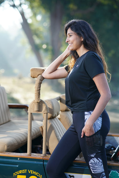 Dry Fit Leggings with Mesh Detailing and Pockets